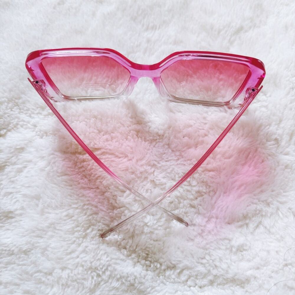 Junia Clear Pink Oversized Sunglasses - Picture 9 of 10